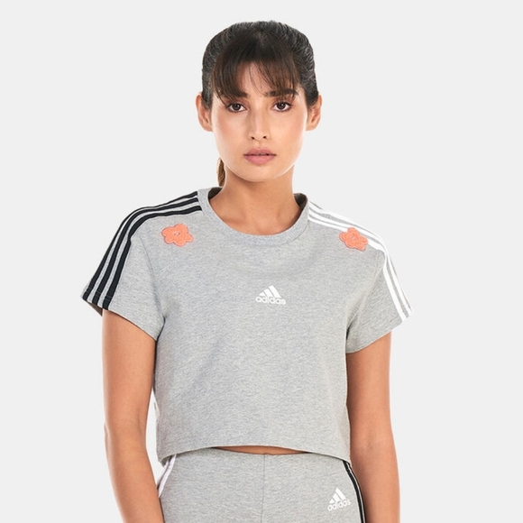 Adidas 3-Stripes Flower Patch Cropped T-Shirt Size Large - Picture 1 of 6